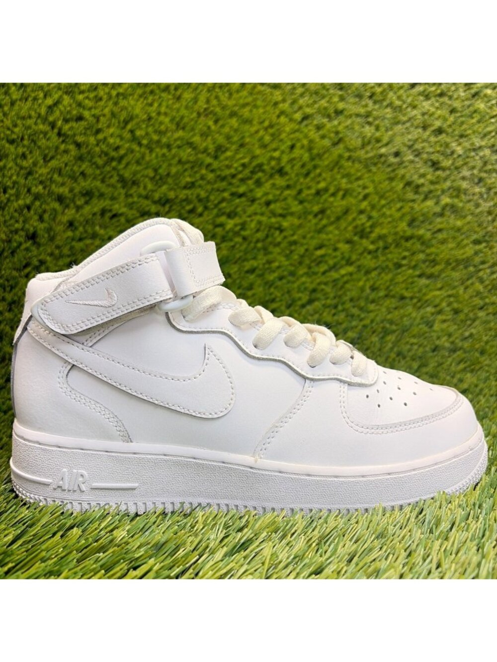 Nike Air Force 1 Mid LE GS Boys Size 6Y White Athletic Lifestyle Shoes Sneakers